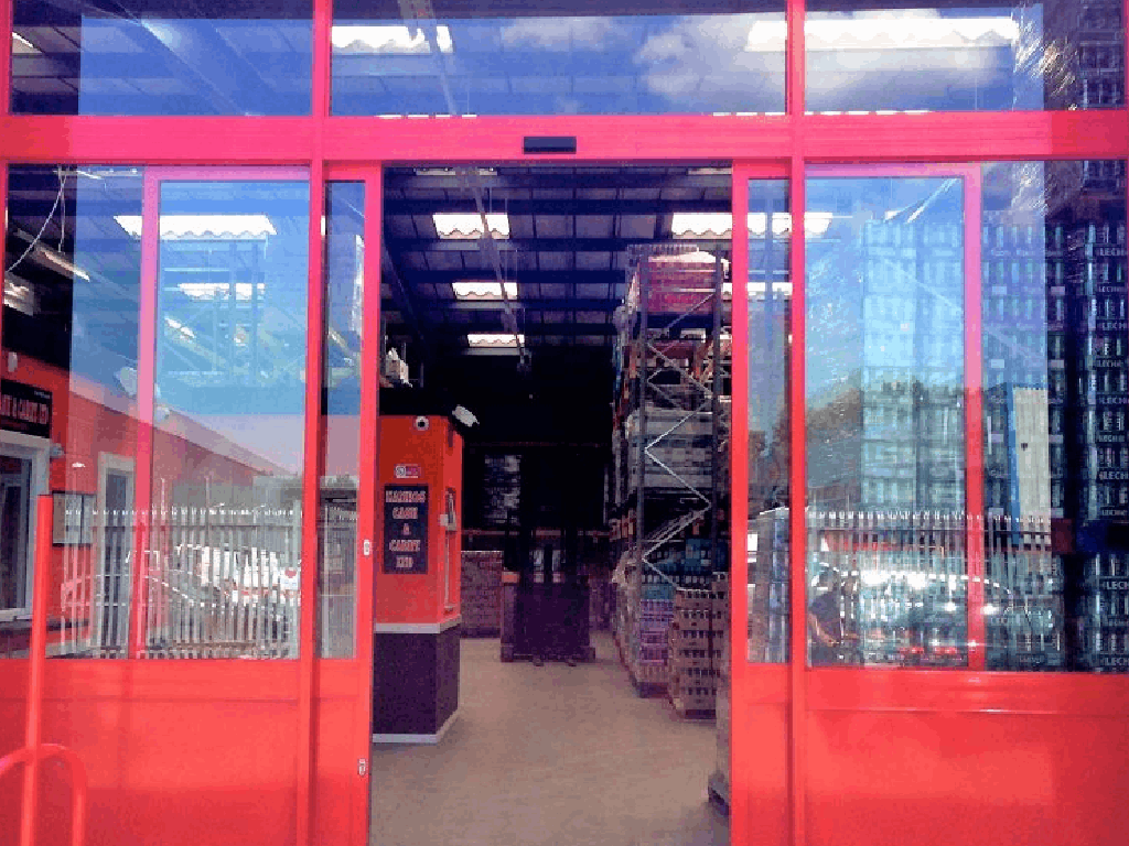 sliding_shopfront_04